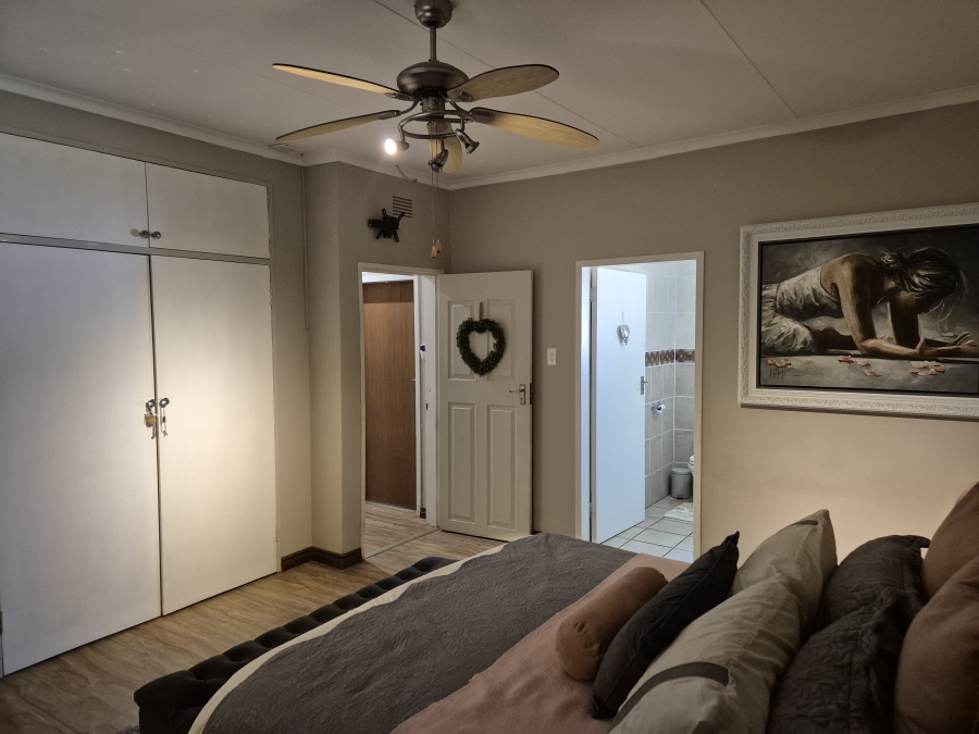 4 Bedroom Property for Sale in Wilkoppies North West